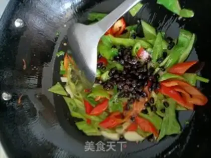 Make Twin peas, fried fragrance step 3