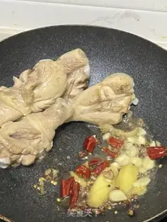 Make Home spicy chickens and potatoes step 1
