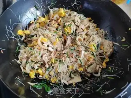 Make Onion egg mushroom noodles step 11