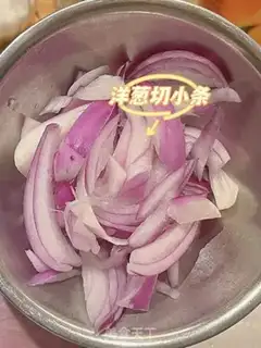 Make Onion fried chicken step 1