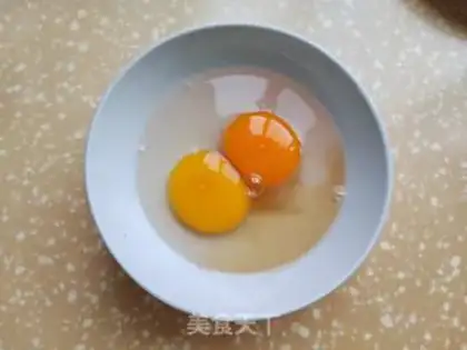 Make Mushroom cucumber fried eggs step 1