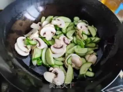 Make Mushroom cucumber fried eggs step 4