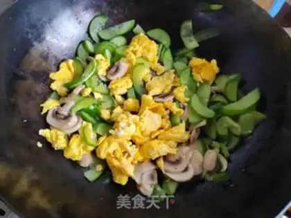 Make Mushroom cucumber fried eggs step 5