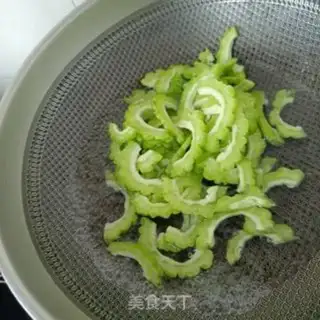 Make Donkey-fried bitter melon step 2