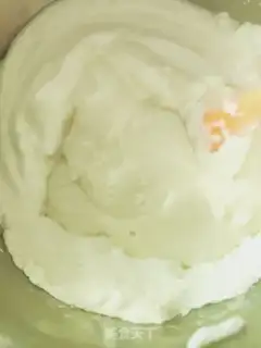 Make Coconut Swiss roll step 10