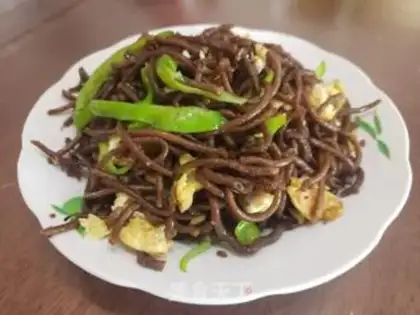 Make Pyramid eggs, crotch noodles step 5