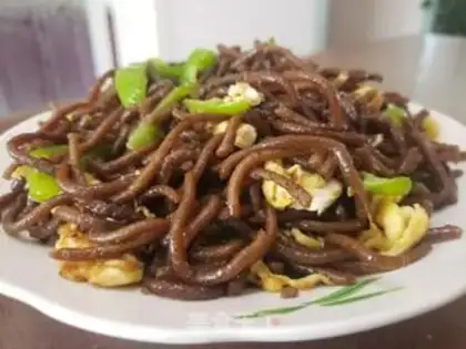 Make Pyramid eggs, crotch noodles step 6