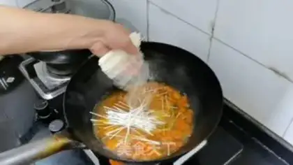 Make Tomato egg shaving noodles step 4