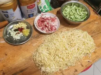 Make Pork bean horned noodles step 0