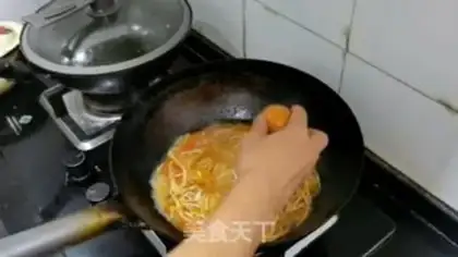 Make Tomato egg shaving noodles step 5