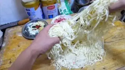 Make Pork bean horned noodles step 1
