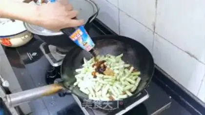 Make Pork bean horned noodles step 5
