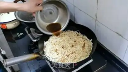 Make Pork bean horned noodles step 7