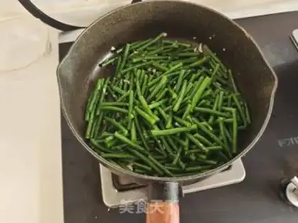 Make Garlic beans step 4