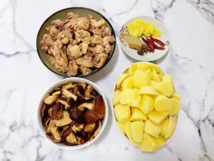 Make Frozen chickens with mushroom potatoes step 0