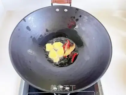 Make Frozen chickens with mushroom potatoes step 1