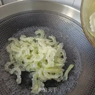 Make Eggs with bitter melons step 3