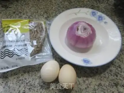 Make Eggs and onions step 0