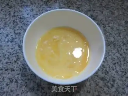 Make Eggs and onions step 1