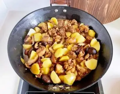 Make Frozen chickens with mushroom potatoes step 11