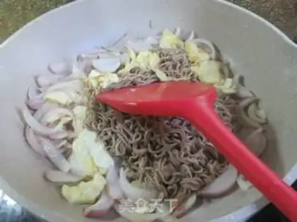 Make Eggs and onions step 7