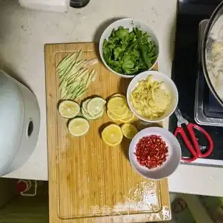 Make Thai spicy chicken claws step 1