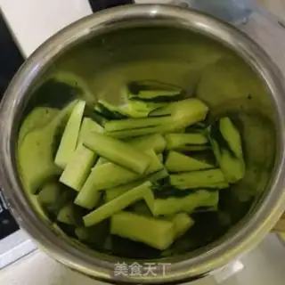 Make Thai spicy chicken claws step 2
