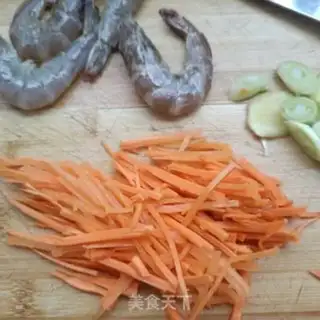 Make Shrimp with carrots step 2