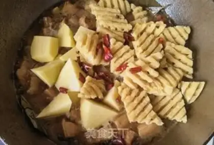Make Red roast potato stew step 14