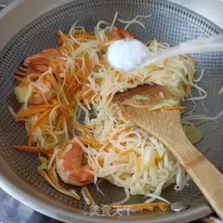 Make Shrimp with carrots step 7
