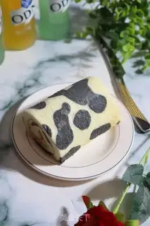 Make Cream Swiss roll step 17