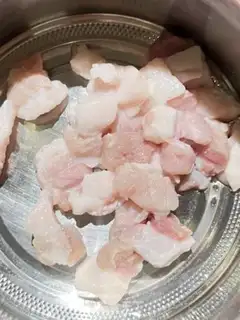 Make White fried meat step 1