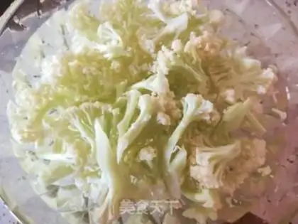 Make Tomato fried flowers step 0