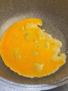 Make Onion fried veal veal burning dolls, tomato fried eggs step 1