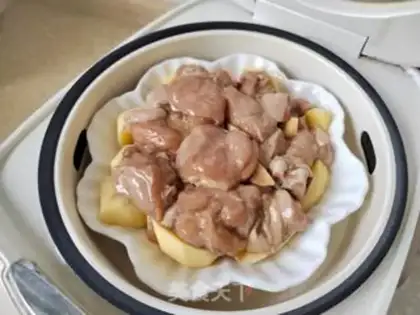 Make Potato steamed chicken legs step 7