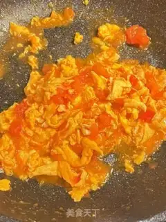 Make Onion fried veal veal burning dolls, tomato fried eggs step 2
