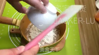 Make Coco early cake step 0