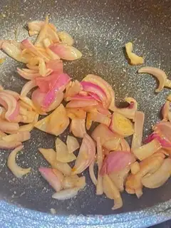 Make Onion fried veal veal burning dolls, tomato fried eggs step 5