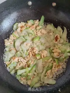 Make Smelt egg fried rice step 2