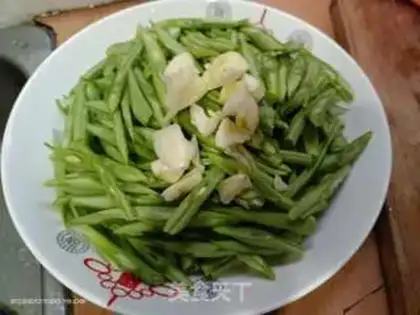 Make Clear the Dutch beans step 0