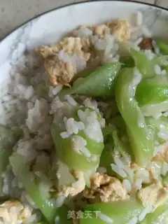 Make Smelt egg fried rice step 5