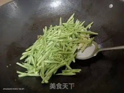 Make Clear the Dutch beans step 1