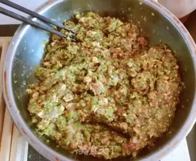 Make Four seasons of beans and three fresh dumplings step 6