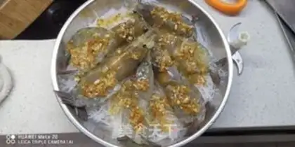 Make Garlic fan steamed roach shrimp step 5