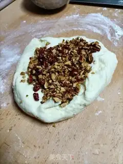 Make Milk and red dates and bean buns step 4