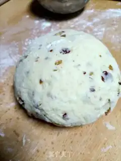 Make Milk and red dates and bean buns step 5