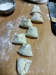 Make Milk and red dates and bean buns step 6