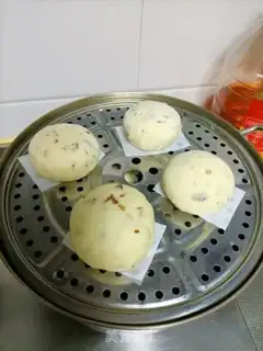 Make Milk and red dates and bean buns step 8