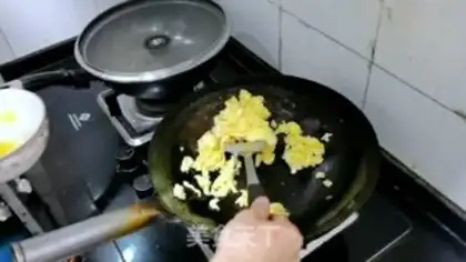 Make Three eggs of noodles step 1