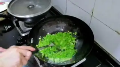 Make Pepper fried eggs step 1